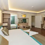 Le Premier House Aparthotel 2*